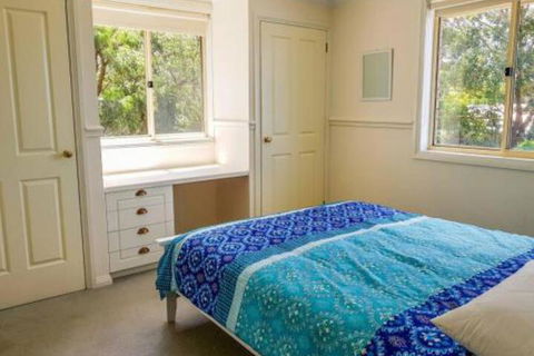 GUMS & ROSES Family Home In The Heart Of Town. - Kawana Tourism 2