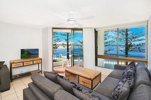 Eastbourne U4 80 Esplanade Golden Beach - Kawana Tourism 1