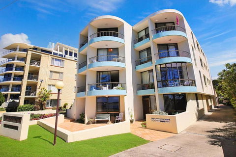 Eastbourne U4 80 Esplanade Golden Beach - Kawana Tourism 3