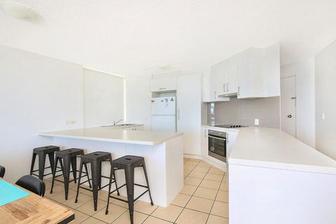 Eastbourne U4 80 Esplanade Golden Beach - Kawana Tourism 4