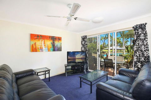 Resort Style The Oasis Resort Villa 7 2 Landsborough Pde - Kawana Tourism 3