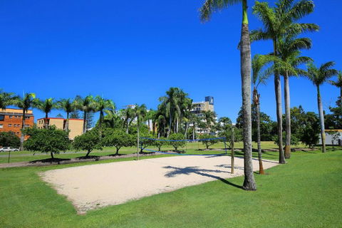 Resort Style The Oasis Resort Villa 7 2 Landsborough Pde - Kawana Tourism 2
