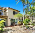Resort Style The Oasis Resort Villa 7 2 Landsborough Pde - Kawana Tourism