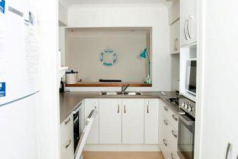 Families Escape To The Coast - Kawana Tourism 3