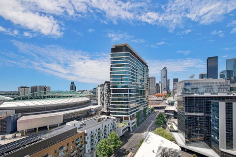 FARINA, 1BDR Docklands Apartment - Kawana Tourism 0