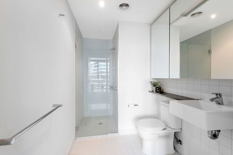 FARINA, 1BDR Docklands Apartment - Kawana Tourism 1