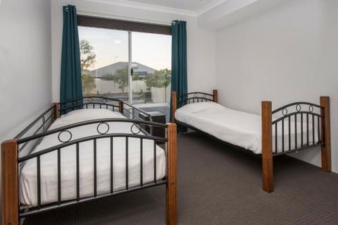 Fairway Isle - Kawana Tourism 6