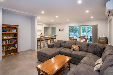 Fairway Isle - Kawana Tourism 0