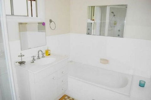 Explorers Holiday House - Kawana Tourism 5