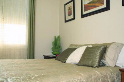 Explorers Holiday House - Kawana Tourism 7