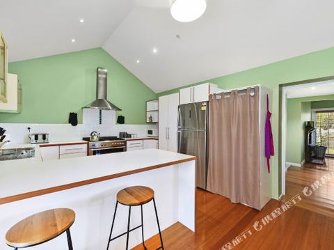 Family Friendly Weatherboard Cottage - Kawana Tourism 4