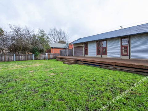 Family Friendly Weatherboard Cottage - Kawana Tourism 1
