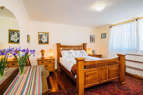 The Blue Beach House - Kawana Tourism 4