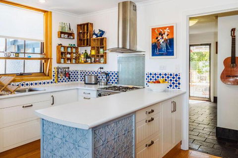 The Blue Beach House - Kawana Tourism 6