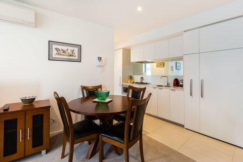 TIARA, 1BDR Southbank Apartment - Kawana Tourism 0
