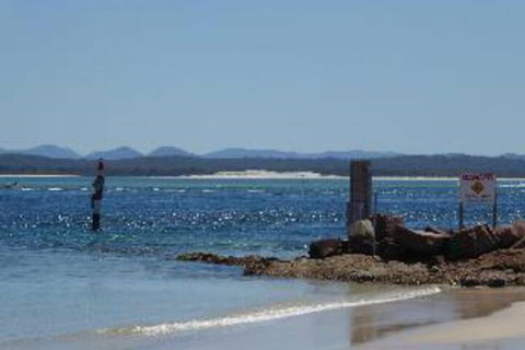 2 Bedroom Apartment Portside Unit 12 / 1 Donald Street FREE WIFI - Kawana Tourism 5