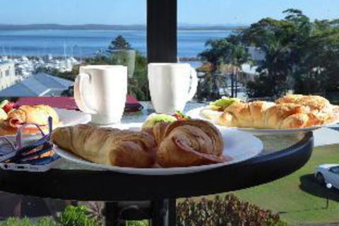 2 Bedroom Apartment Portside Unit 12 / 1 Donald Street FREE WIFI - Kawana Tourism 1