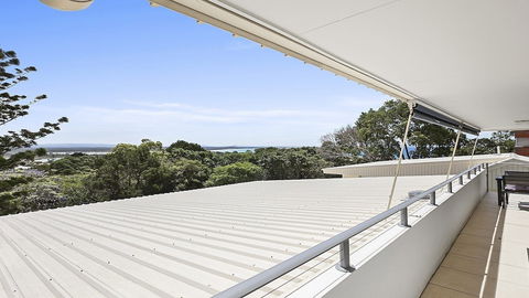A Stylish Apartment With Noosa Views! Unit 6 Yaringa 29 Noosa Drive - Kawana Tourism 4