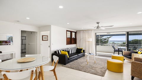 A Stylish Apartment With Noosa Views! Unit 6 Yaringa 29 Noosa Drive - Kawana Tourism 2