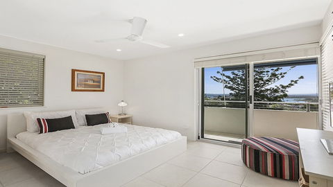 A Stylish Apartment With Noosa Views! Unit 6 Yaringa 29 Noosa Drive - Kawana Tourism 0