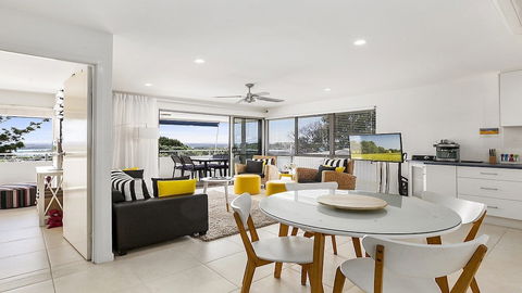 A Stylish Apartment With Noosa Views! Unit 6 Yaringa 29 Noosa Drive - Kawana Tourism 6