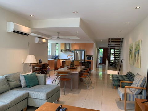 Beach House Apartment 1 - Kawana Tourism 3