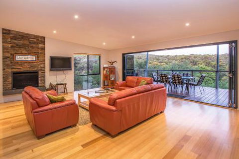 Caves Retreat - Kawana Tourism 3