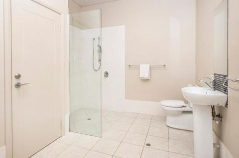 Caves Retreat - Kawana Tourism 1