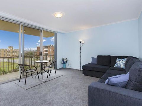 Fairleigh Unit 1 - Kawana Tourism 4