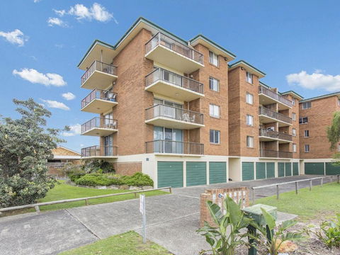 Fairleigh Unit 1 - Kawana Tourism 2