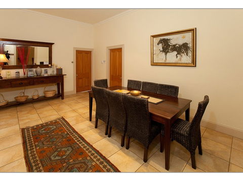 Fairholme Townhouse - Kawana Tourism 4