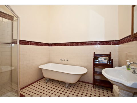 Fairholme Townhouse - Kawana Tourism 2