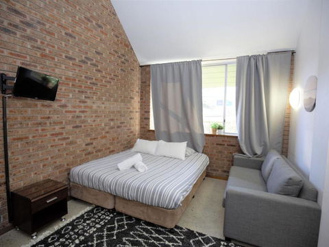Gables 11 On Clyde Street - Kawana Tourism 6