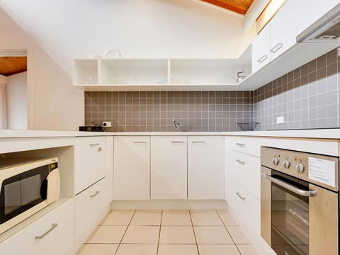 Sapphire Sea N Sand - Kawana Tourism 1