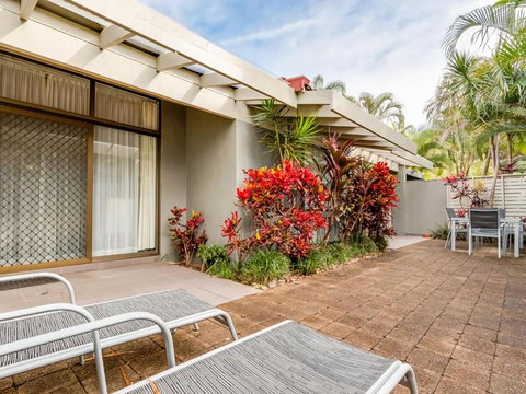 Sapphire Sea N Sand - Kawana Tourism 6