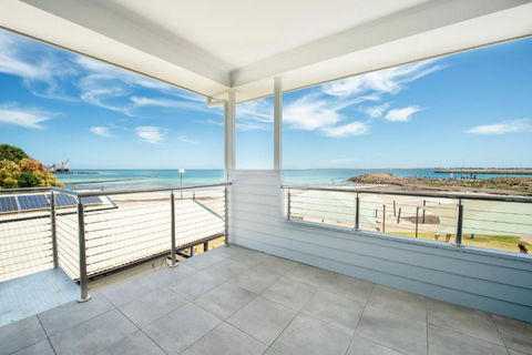 Wallaroo Beachfront Tourist Park - Kawana Tourism 5