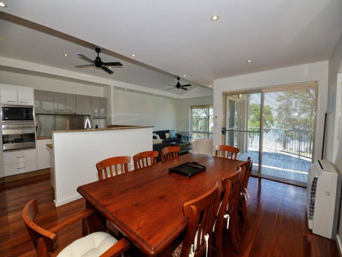 Riverside Views Hawks Nest - Kawana Tourism 2