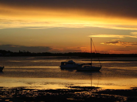 Riverside Views Hawks Nest - Kawana Tourism 3
