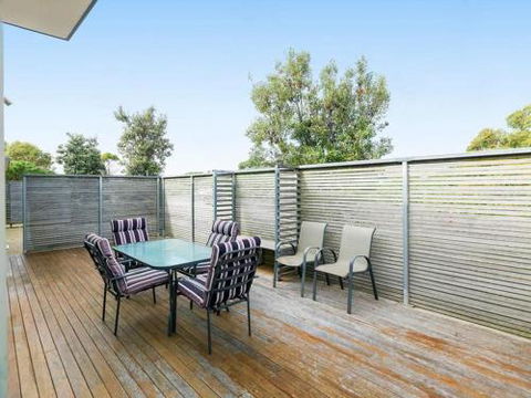 ONE LEVEL At BROADBEACH RESORT - Kawana Tourism 1