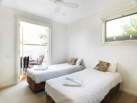 ONE LEVEL At BROADBEACH RESORT - Kawana Tourism 6