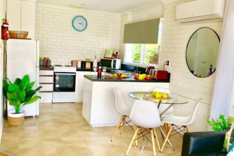 PARADISE COURT VILLA 1 Free Wifi - Kawana Tourism 0