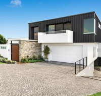 Sea la Vie 2 Luxury Apartment in Coffs Harbour Jetty with pool views  walking distance to the beach - Kawana Tourism