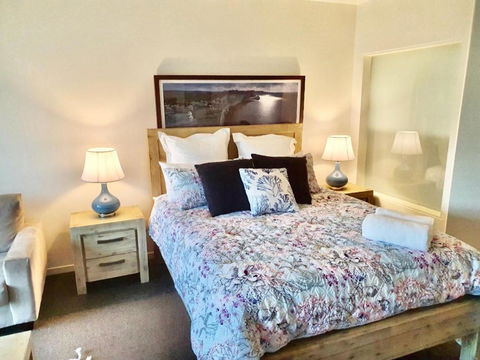 FAMILY ISLAND GETAWAY BEACHFRONT APARTMENT - Kawana Tourism 5