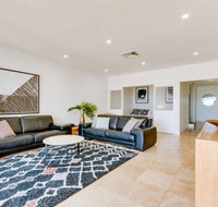 Sapphire Seas Beach House - Kawana Tourism