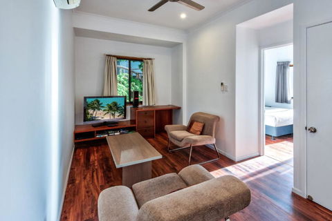 Uisce Luxury Holiday House With Jacuzzi Pool Table Cinema Premium Foxtel & Two Buggies - Kawana Tourism 4
