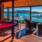 Uisce Luxury Holiday House With Jacuzzi Pool Table Cinema Premium Foxtel & Two Buggies - Kawana Tourism 0