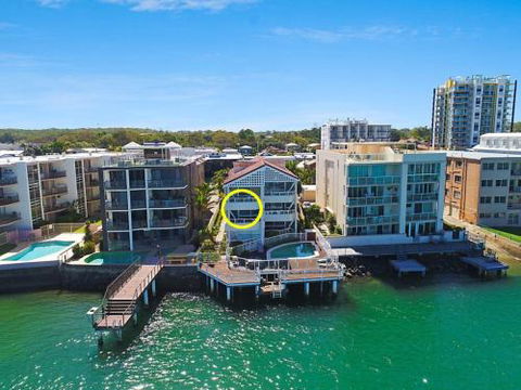 Unit 3 Pumicestone Quays Absolute Waterfront! - Kawana Tourism 0