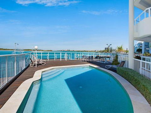 Unit 3 Pumicestone Quays Absolute Waterfront! - Kawana Tourism 5