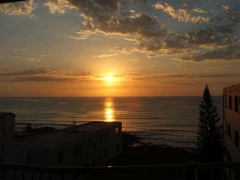 Unit 5 Sanctuary Shores Kings Beach Free Wifi! - Kawana Tourism 6