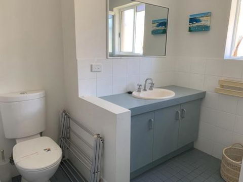 Unit 5 Sanctuary Shores Kings Beach Free Wifi! - Kawana Tourism 3
